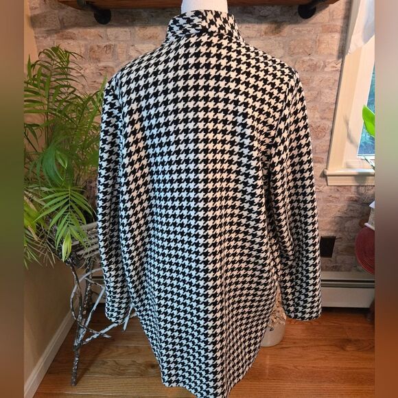 Old Navy Chevron Black and White hound tooth jacket. - Picture 2 of 8